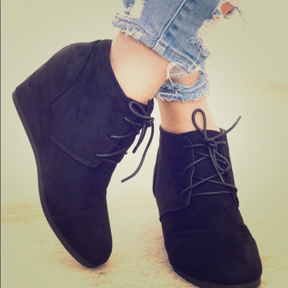 Black laced platforms with fake animal print